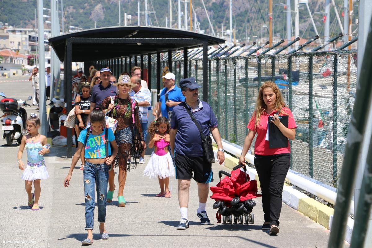 Lübnanlı turistler &quot;Orient Queen II&quot; ile tura çıktı
